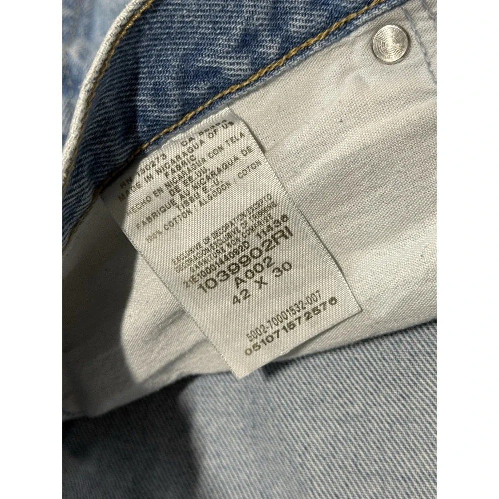 Wrangler Rugged Wear Classic Fit Jeans Men's Size 42x30 Straight Leg Light Wash